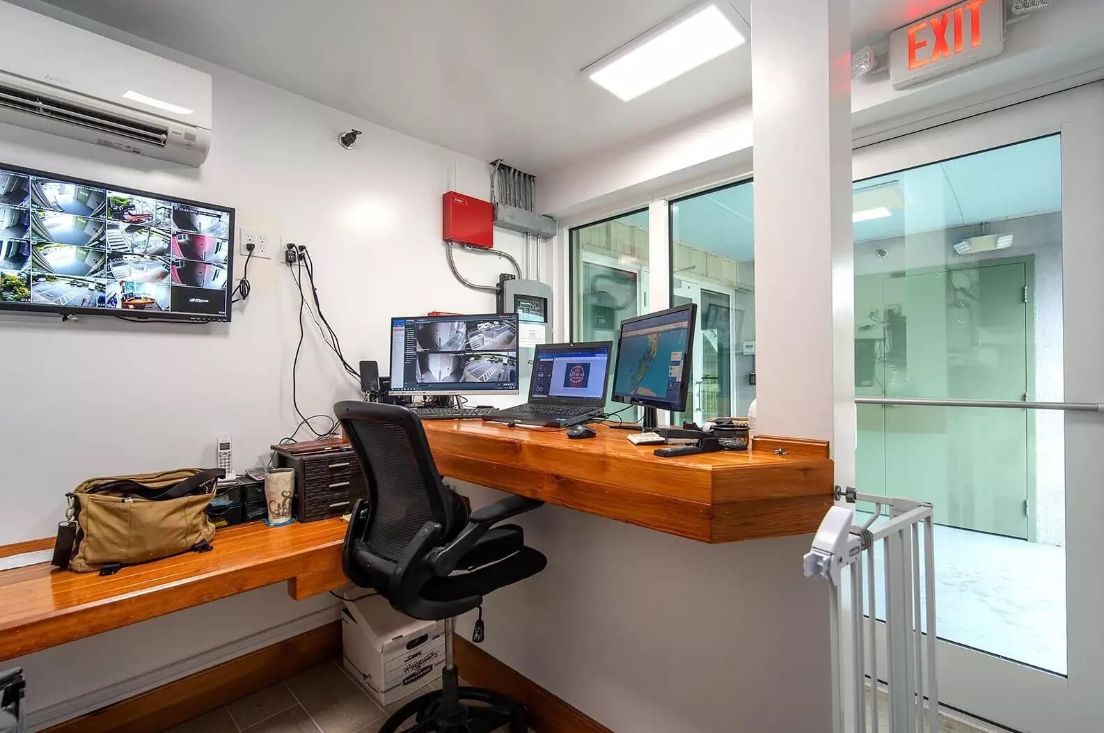 678 Storage recorded security camera monitoring station
